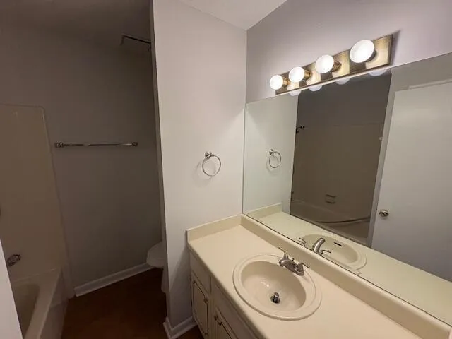 $2,200 | 68 North John Sims Parkway, Valparaiso, FL 32580