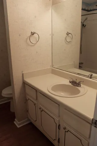 $2,200 | 68 North John Sims Parkway, Valparaiso, FL 32580