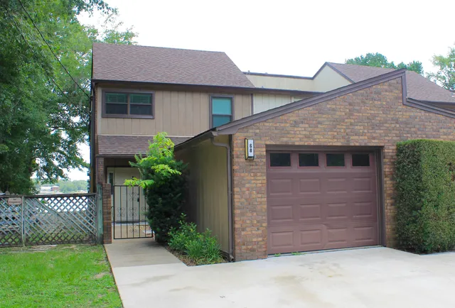 $2,200 | 68 North John Sims Parkway, Valparaiso, FL 32580