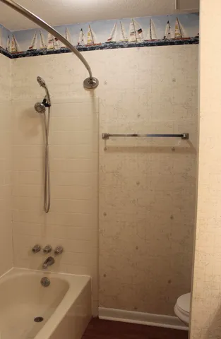 $2,200 | 68 North John Sims Parkway, Valparaiso, FL 32580