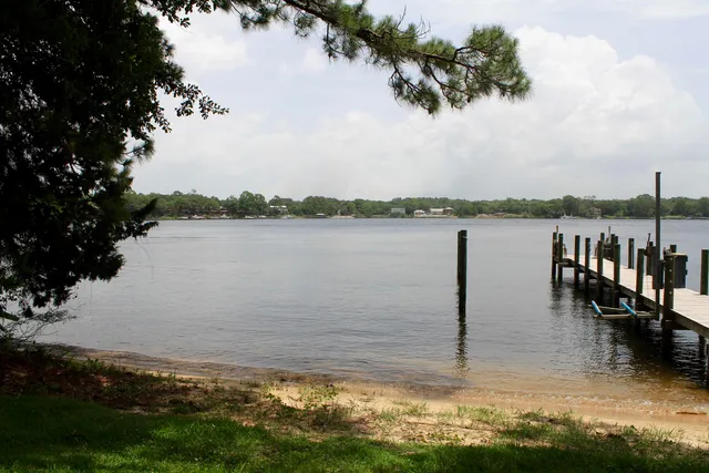 $2,200 | 68 North John Sims Parkway, Valparaiso, FL 32580