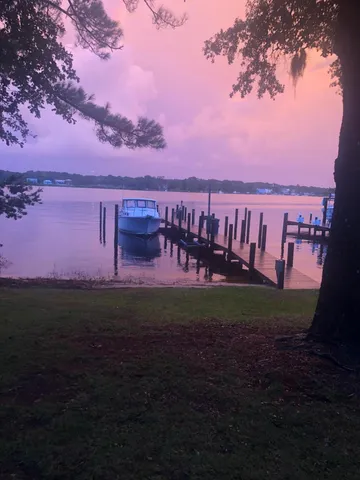 $2,200 | 68 North John Sims Parkway, Valparaiso, FL 32580