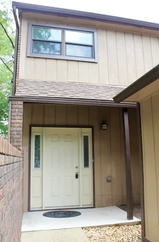 $2,200 | 68 North John Sims Parkway, Valparaiso, FL 32580