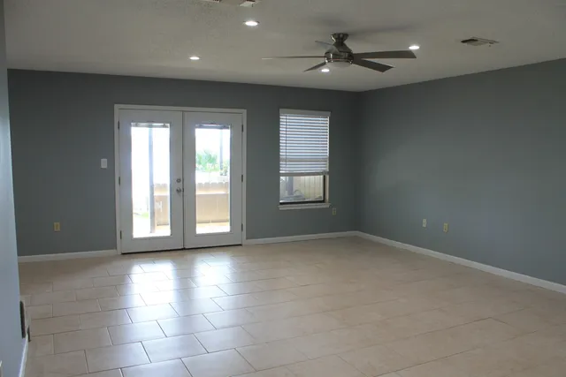 $2,200 | 68 North John Sims Parkway, Valparaiso, FL 32580