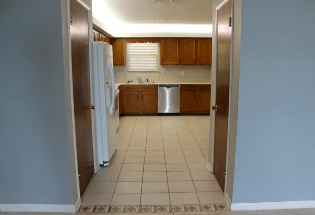 $2,200 | 68 North John Sims Parkway, Valparaiso, FL 32580