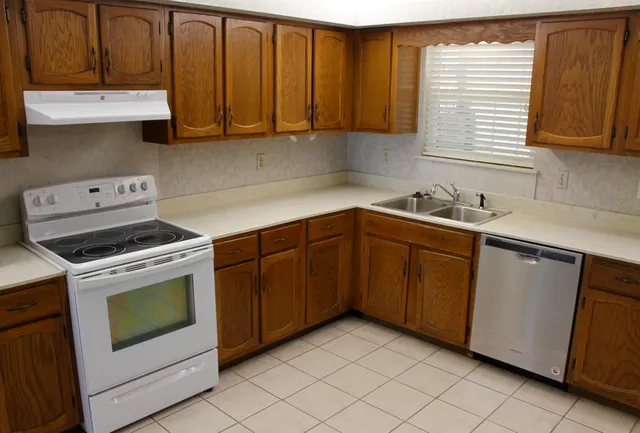 $2,200 | 68 North John Sims Parkway, Valparaiso, FL 32580