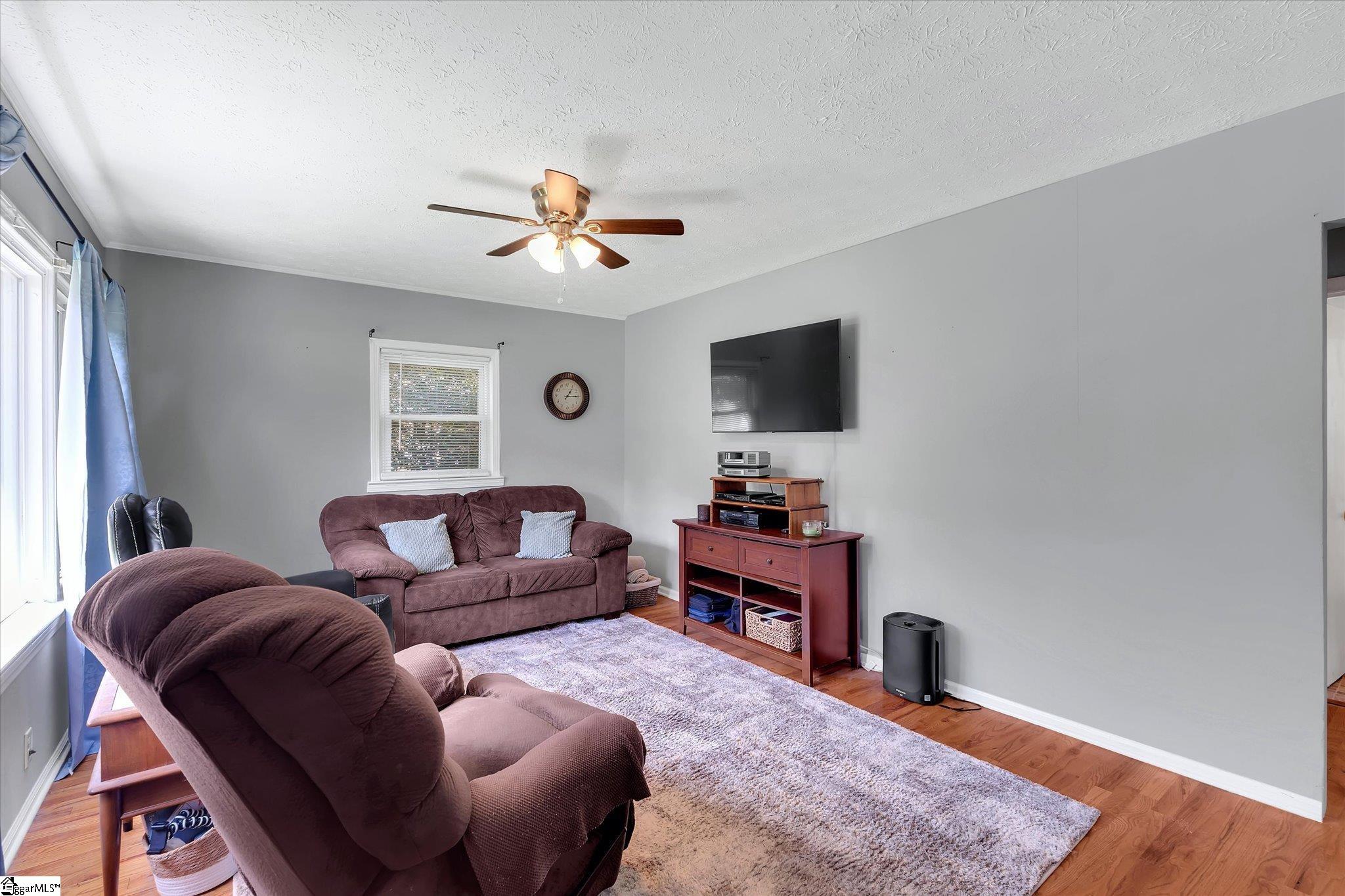 203 Phillips Avenue Easley, SC 29640 - Photo 4 of 40