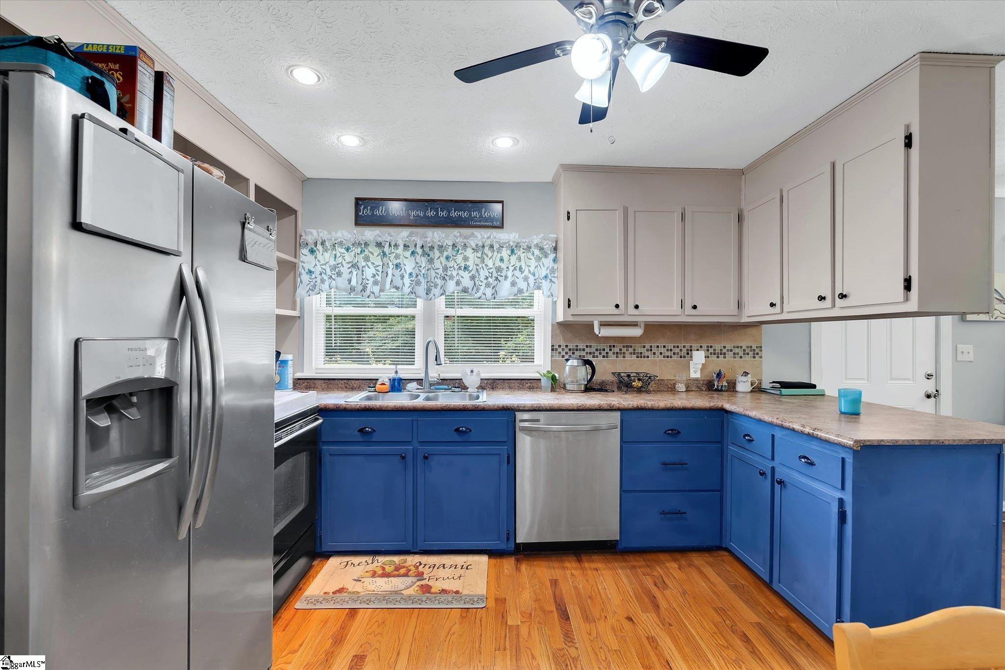 203 Phillips Avenue Easley, SC 29640 - Photo 9 of 40