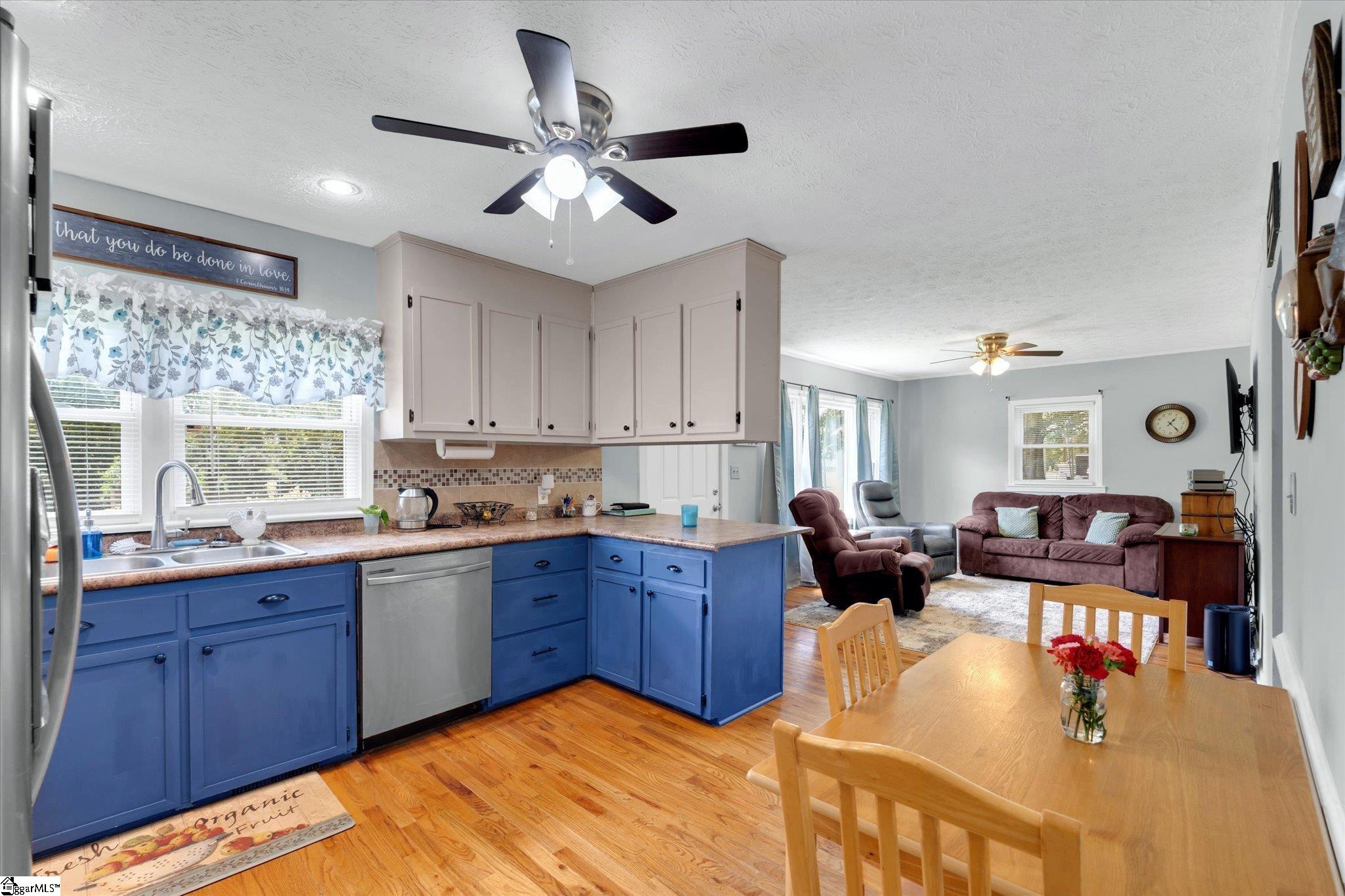 203 Phillips Avenue Easley, SC 29640 - Photo 10 of 40
