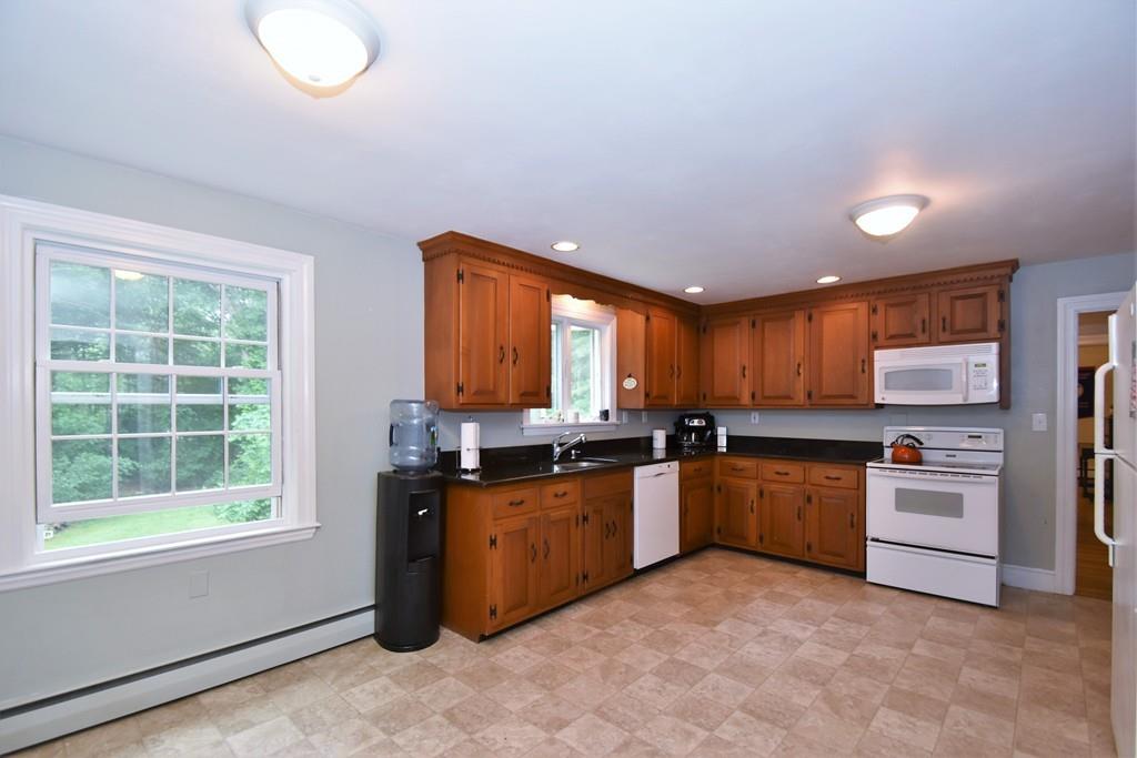 165 Ipswich Road Topsfield, MA 01983 - Photo 3 of 26 Gallery Image 3