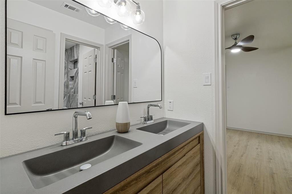 2607 Timberleaf Circle Carrollton, TX 75006 - Photo 23 of 34 Beautiful Jack and jill bathroom
