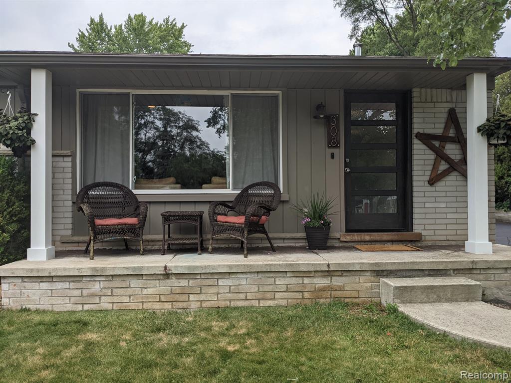 308 North Hill Circle Rochester, MI 48307 - Photo 2 of 30 Gallery Image 2