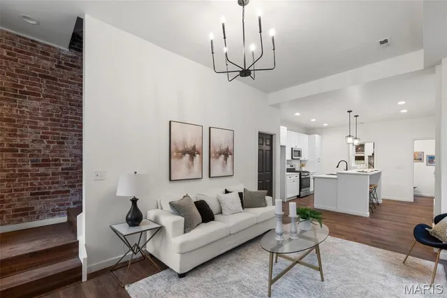 $360,000 | 3332 Wisconsin Avenue, St. Louis, MO 63118