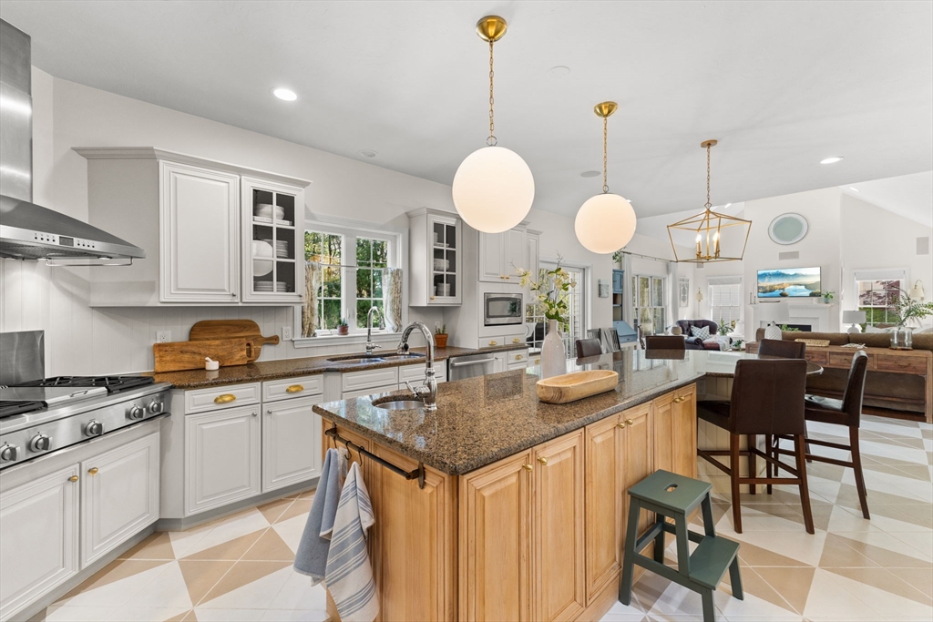 353 Finch Road Raynham, MA 02767 - Photo 5 of 42 Gallery Image 5