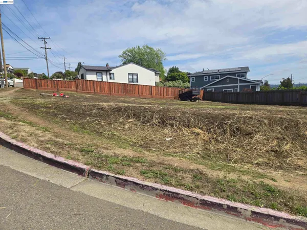 $399,888 | Corner 7 Hills & Lake Chabot, Castro Valley, CA 94546