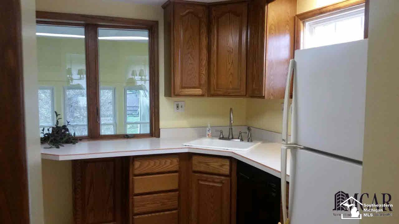 11437 Grafton Road Carleton, MI 48117 - Photo 8 of 18