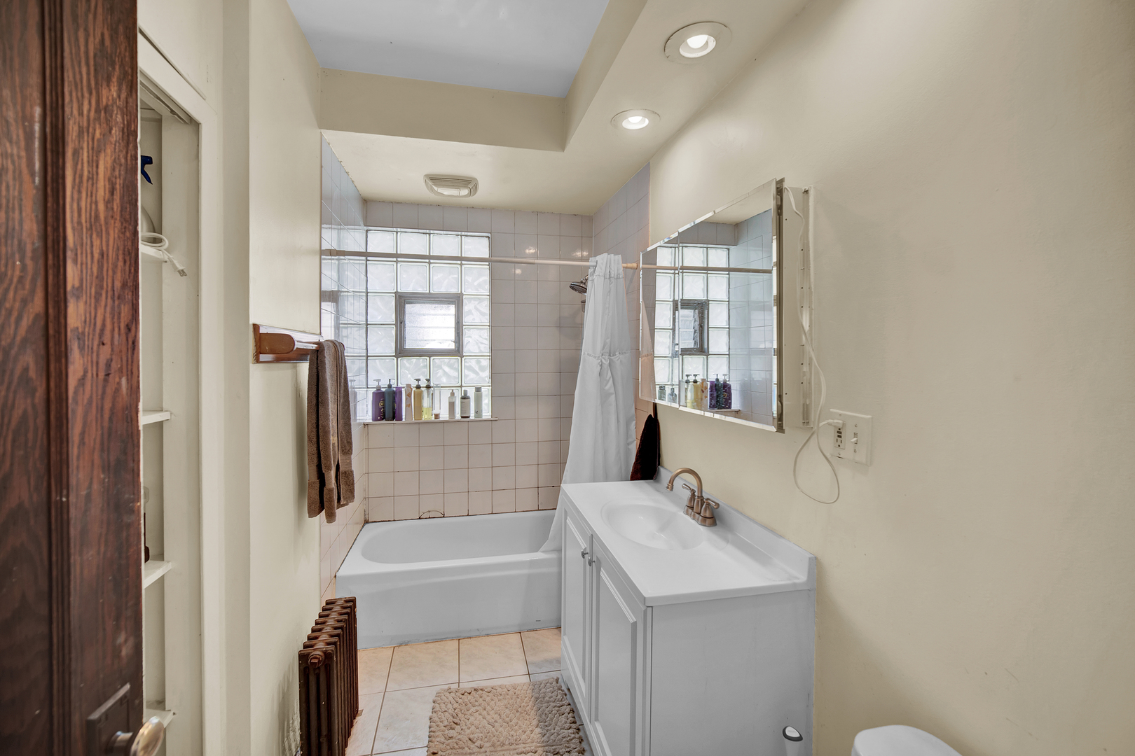 2303 Ridge Avenue Evanston, IL 60201 - Photo 6 of 19 Gallery Image 6