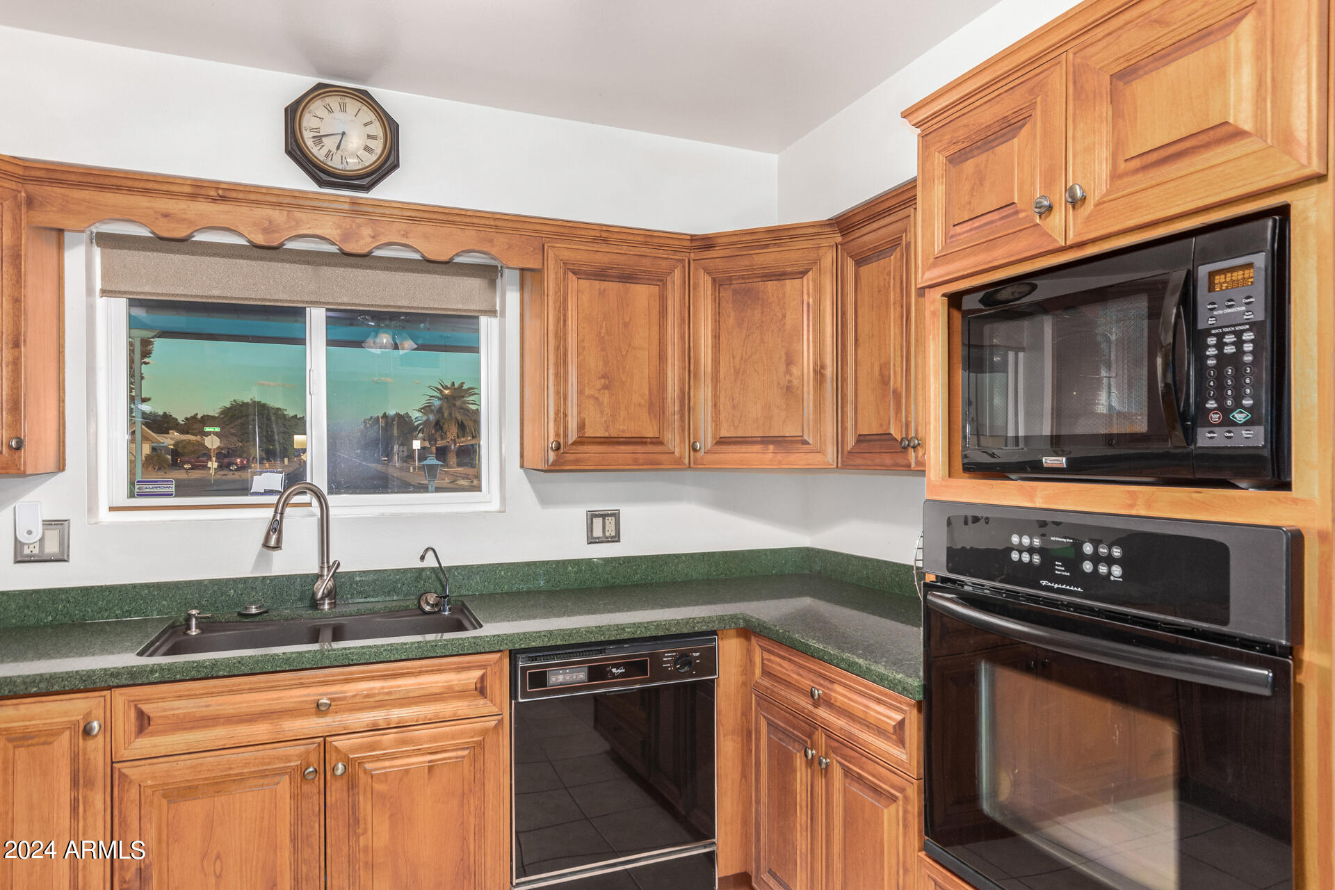 660 North Recker Road Mesa, AZ 85205 - Photo 16 of 37 0018-18 - Recker