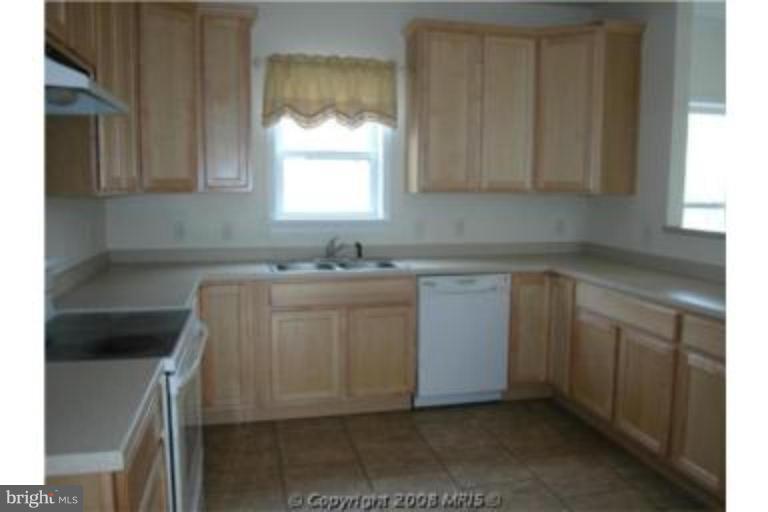 260 Tacketts Mill Road Stafford, VA 22556 - Photo 2 of 9 Kitchen