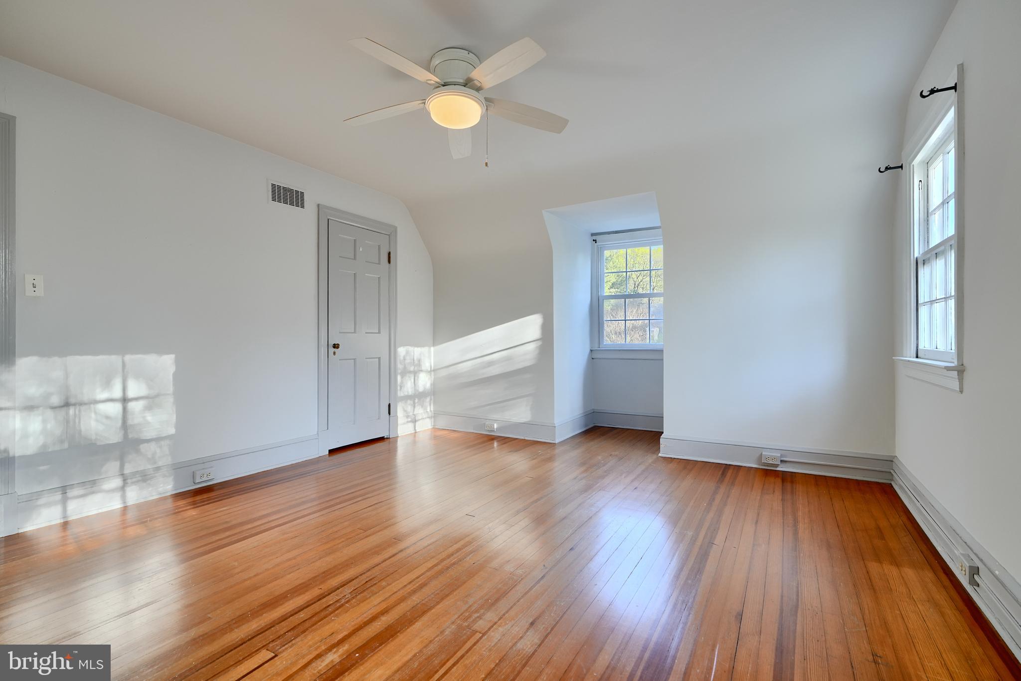 1122 Bellemore Road Baltimore, MD 21210 - Photo 27 of 51 Beautiful floors, walk-in closet