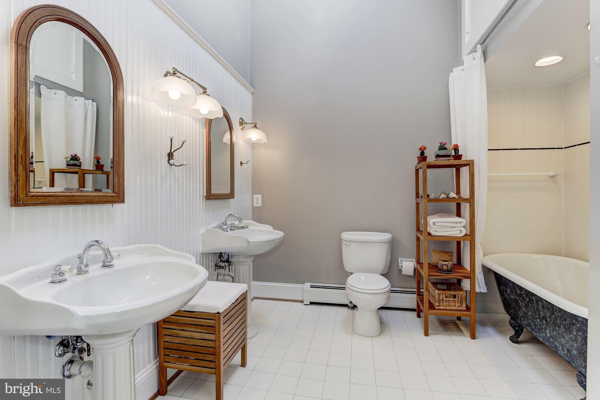 5810 Chevy Chase Parkway Northwest Washington, DC 20015 - Photo 16 of 30 Bath (Master)