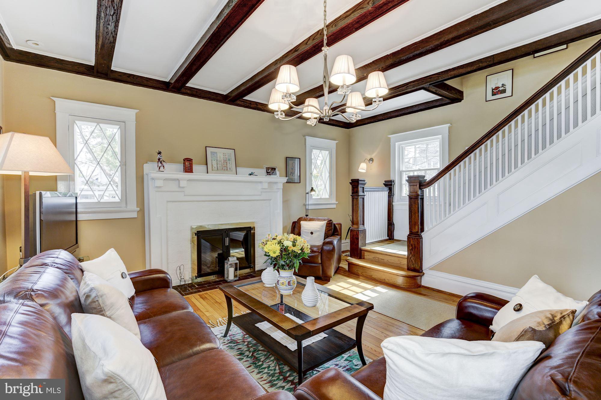5810 Chevy Chase Parkway Northwest Washington, DC 20015 - Photo 3 of 30 Living Room