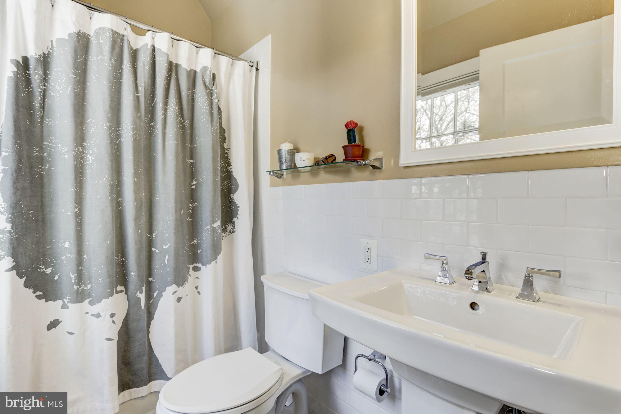 5810 Chevy Chase Parkway Northwest Washington, DC 20015 - Photo 21 of 30 Bath