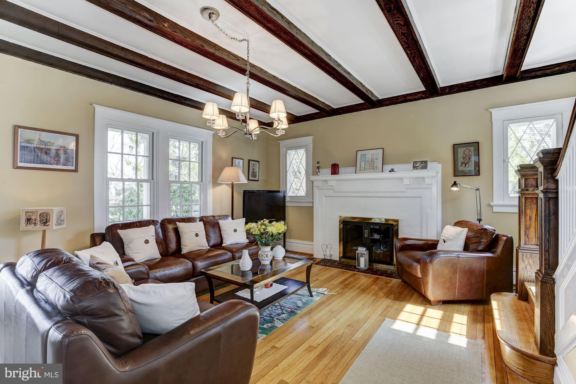 5810 Chevy Chase Parkway Northwest Washington, DC 20015 - Photo 4 of 30 Living Room