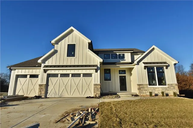 $899,500 | 8364 Northeast 77th Terrace, Kansas City, MO 64158