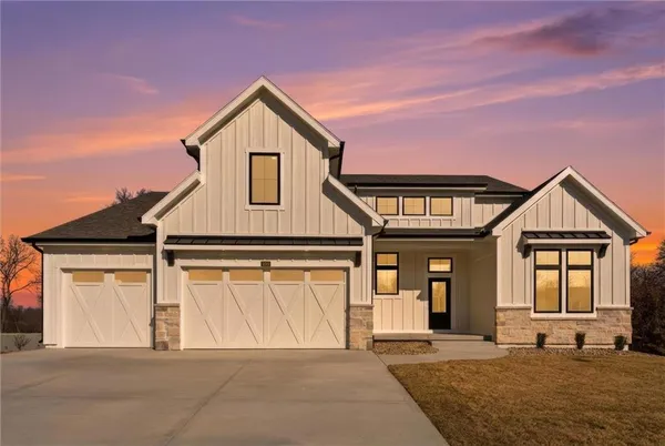 $899,500 | 8364 Northeast 77th Terrace, Kansas City, MO 64158