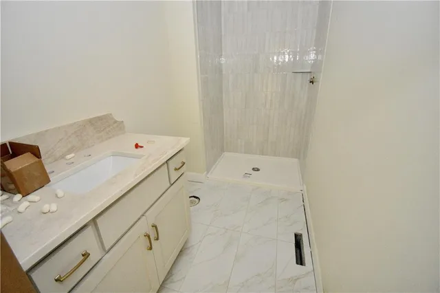 $899,500 | 8364 Northeast 77th Terrace, Kansas City, MO 64158