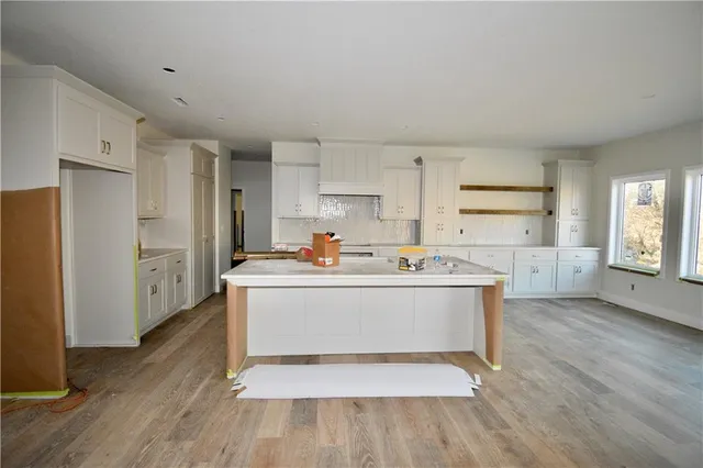 $899,500 | 8364 Northeast 77th Terrace, Kansas City, MO 64158