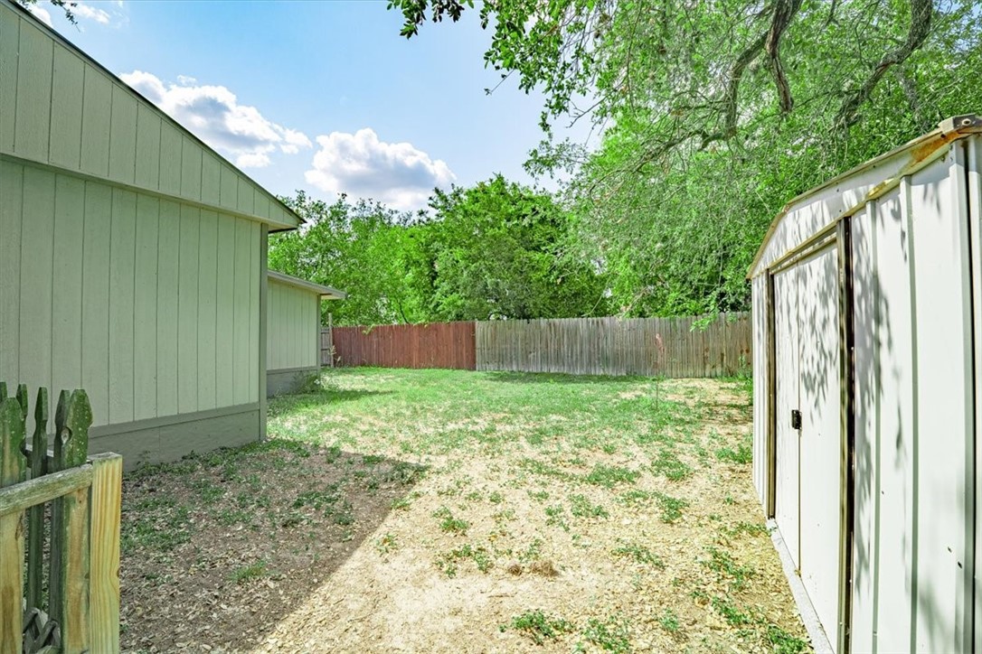 305 East Milam Street Pettus, TX 78416 - Photo 21 of 21 a backyard of a house