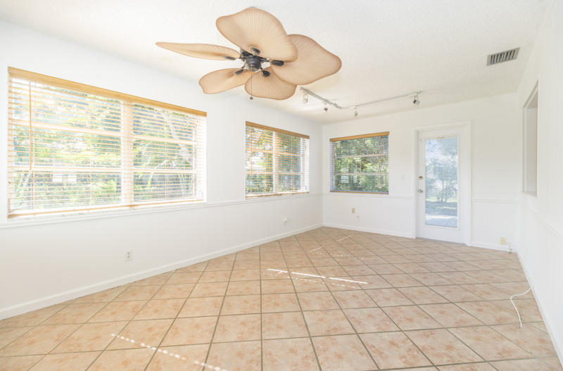 328 Leigh Road Tequesta, FL 33469 - Photo 11 of 21 11_florida-room2_328 Leigh Road
