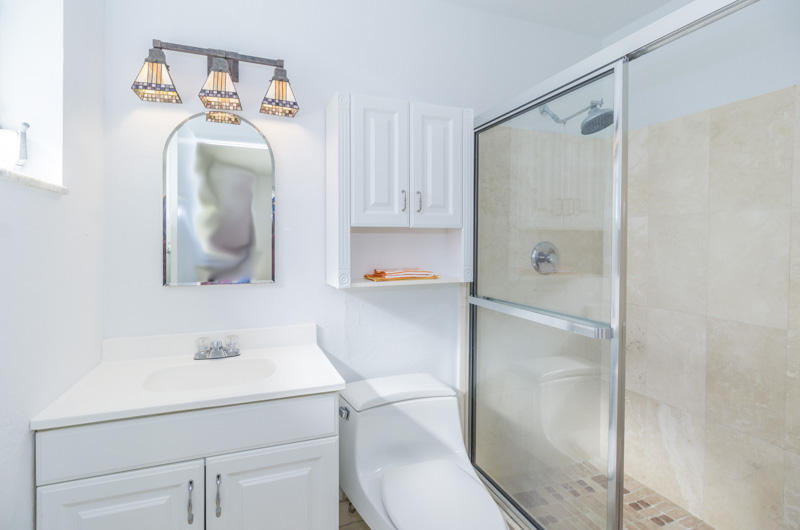 328 Leigh Road Tequesta, FL 33469 - Photo 14 of 21 14_master-bathroom_328 Leigh Road