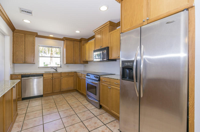 328 Leigh Road Tequesta, FL 33469 - Photo 8 of 21 08_kitchen_328 Leigh Road