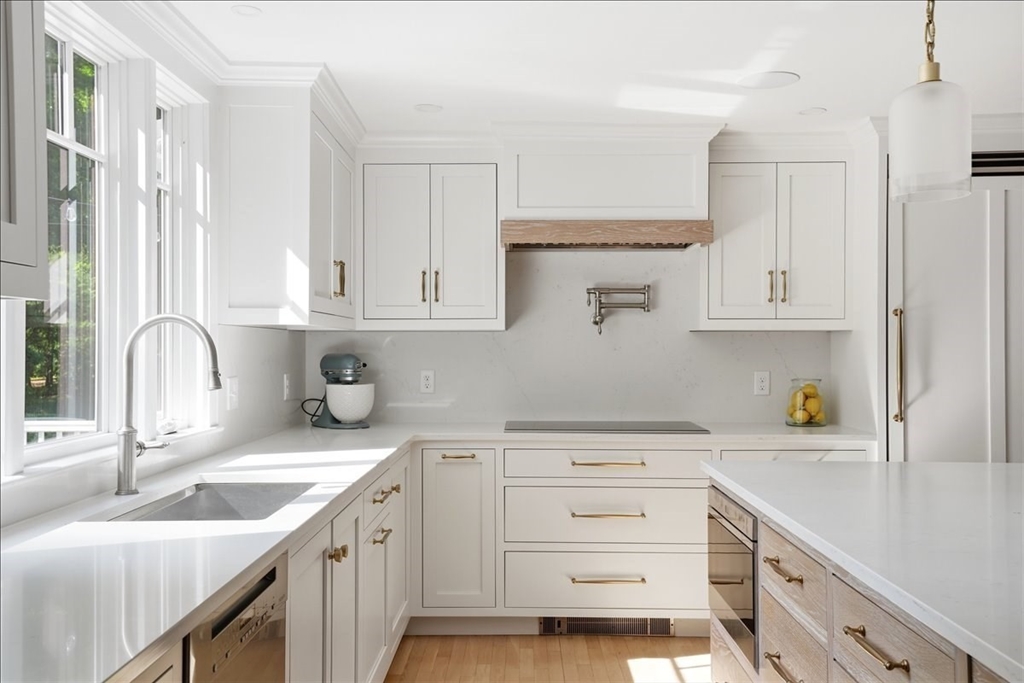 12 Stagecoach Road Hingham, MA 02043 - Photo 4 of 40