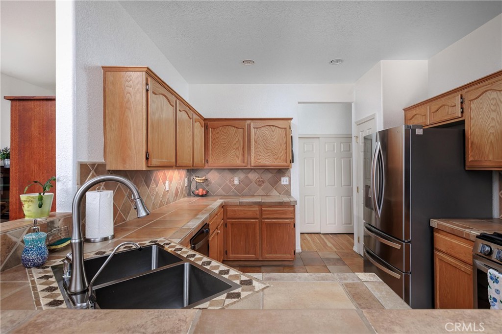 2457 Winding Brook Road Paso Robles, CA 93446 - Photo 12 of 27 Kitchen