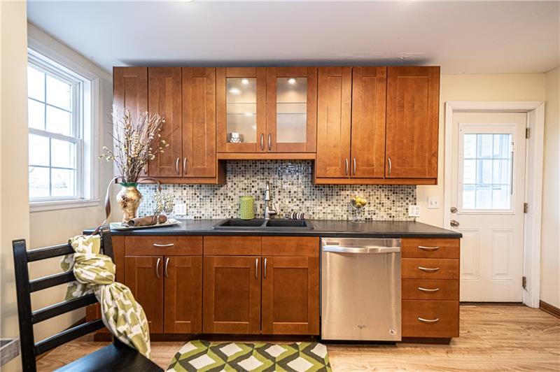3393 Ridgway Street Pittsburgh, PA 15213 - Photo 9 of 25 Gallery Image 9