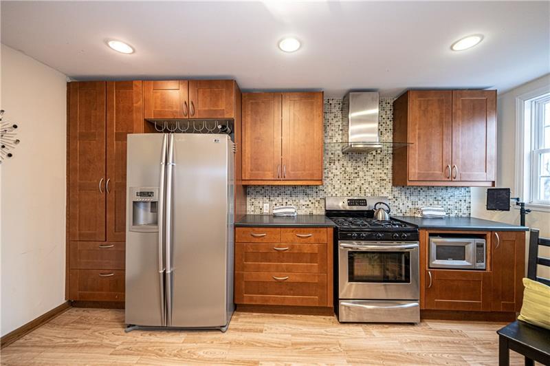 3393 Ridgway Street Pittsburgh, PA 15213 - Photo 10 of 25 Gallery Image 10