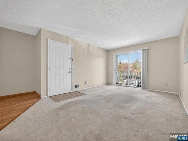 $2,900 | 403 Poets Way, Unit 403, Mahwah, NJ 07430