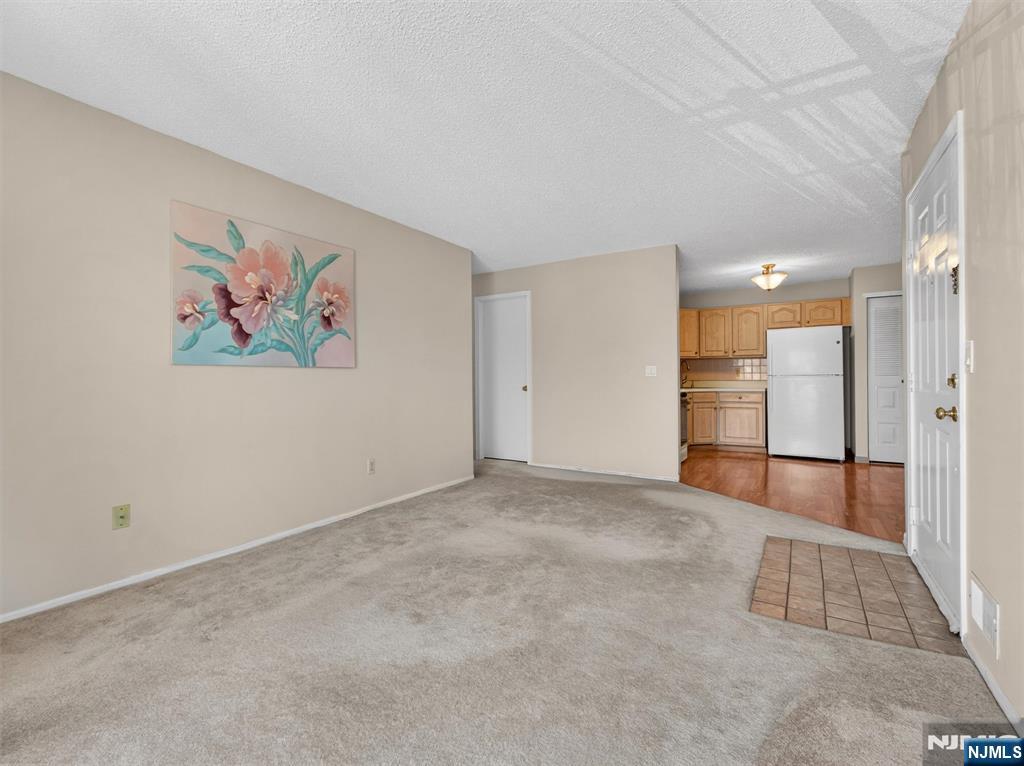 403 Poets Way, Unit 403 Mahwah, NJ 07430 - Photo 4 of 21