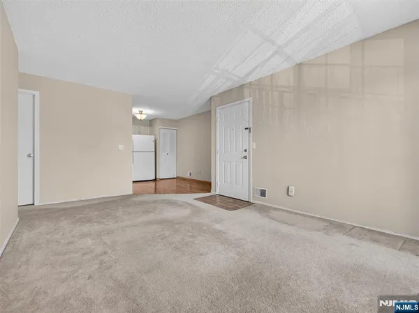 $2,900 | 403 Poets Way, Unit 403, Mahwah, NJ 07430