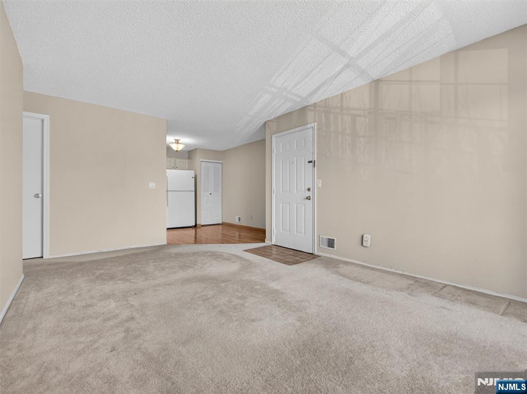 403 Poets Way, Unit 403 Mahwah, NJ 07430 - Photo 5 of 21