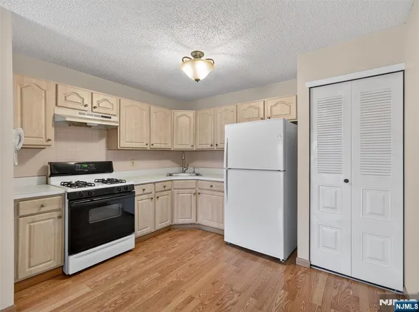$2,900 | 403 Poets Way, Unit 403, Mahwah, NJ 07430