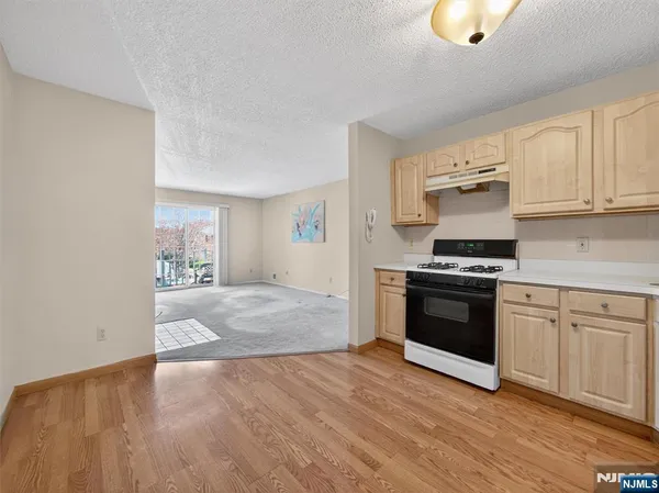 $2,900 | 403 Poets Way, Unit 403, Mahwah, NJ 07430