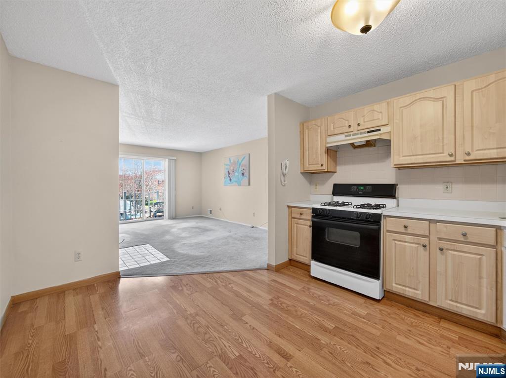 403 Poets Way, Unit 403 Mahwah, NJ 07430 - Photo 8 of 21