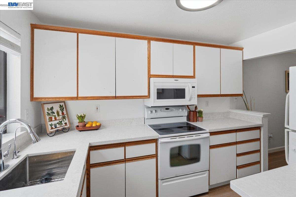 2598 Oak Road, Unit 284 Walnut Creek, CA 94597 - Photo 4 of 33 Gallery Image 4