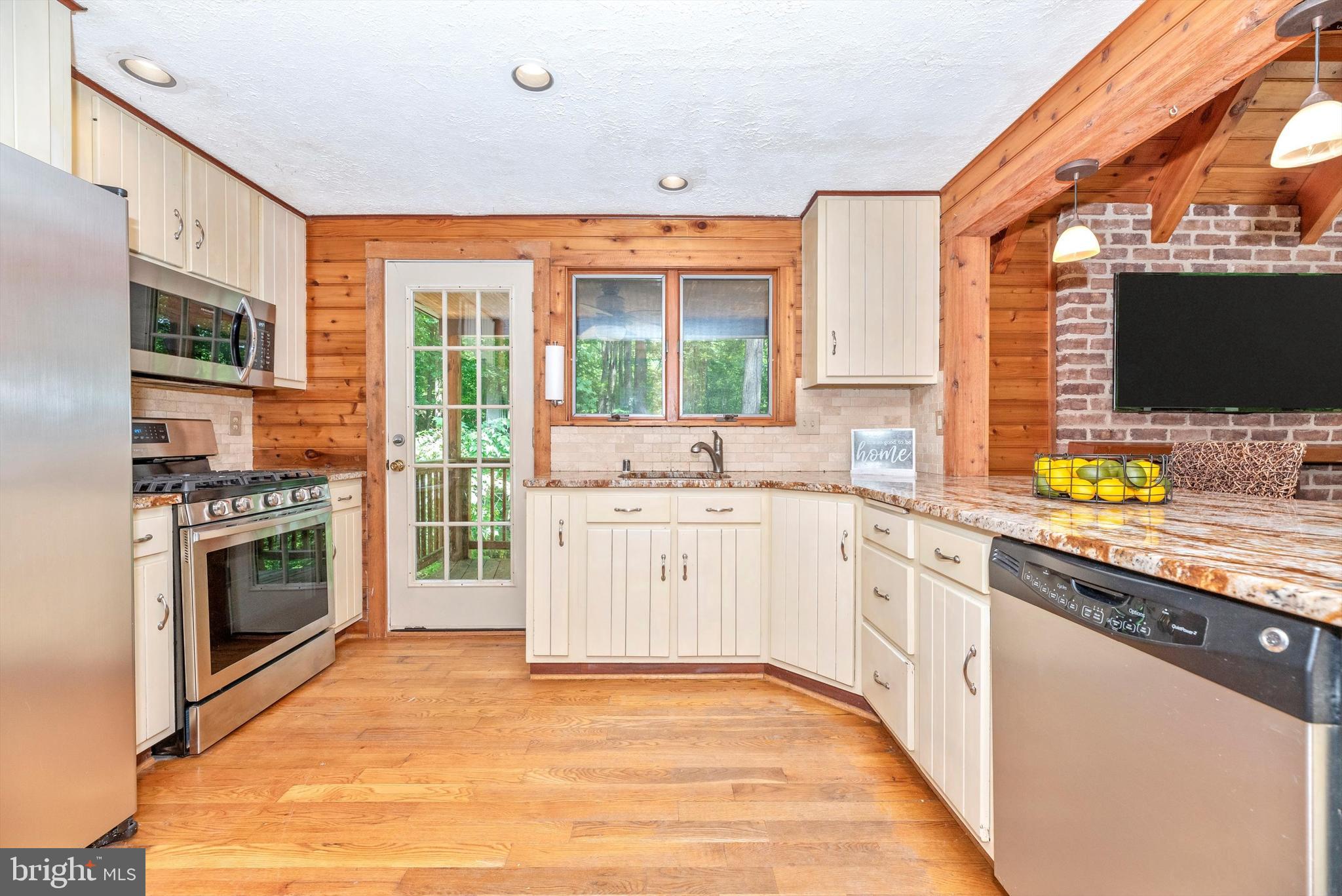 6838 Mountain Church Road Middletown, MD 21769 - Photo 24 of 49 Granite counter tops!
