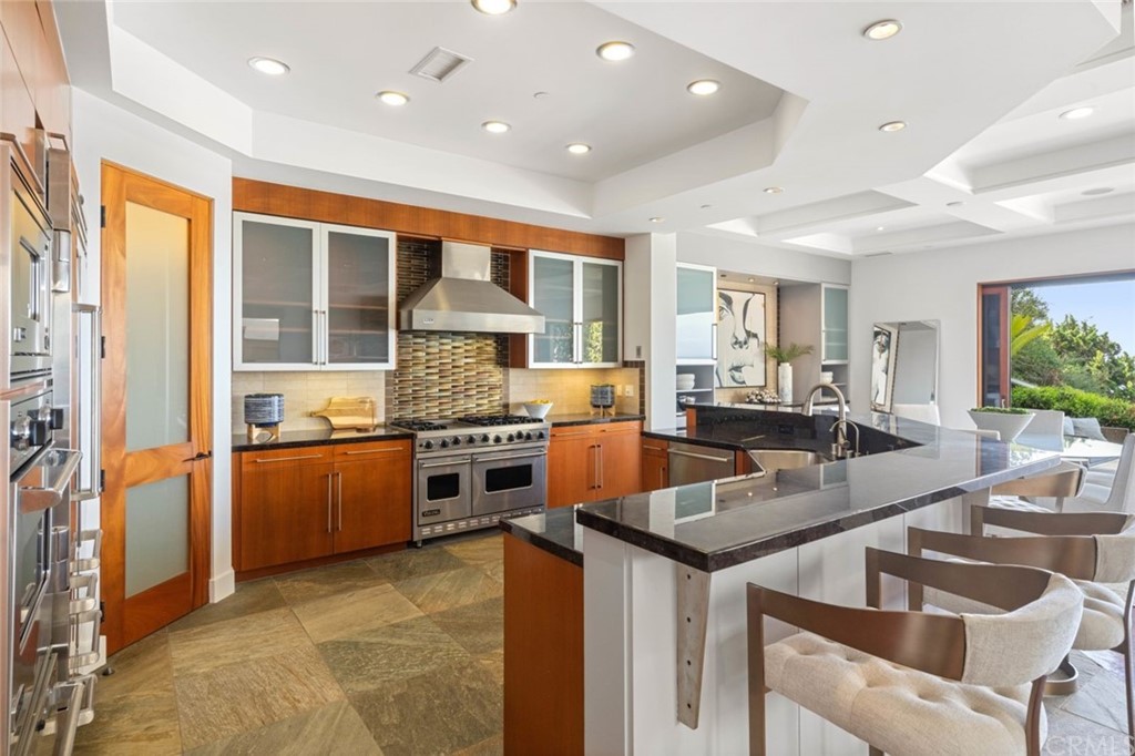 11 Camel Point Drive Laguna Beach, CA 92651 - Photo 14 of 67